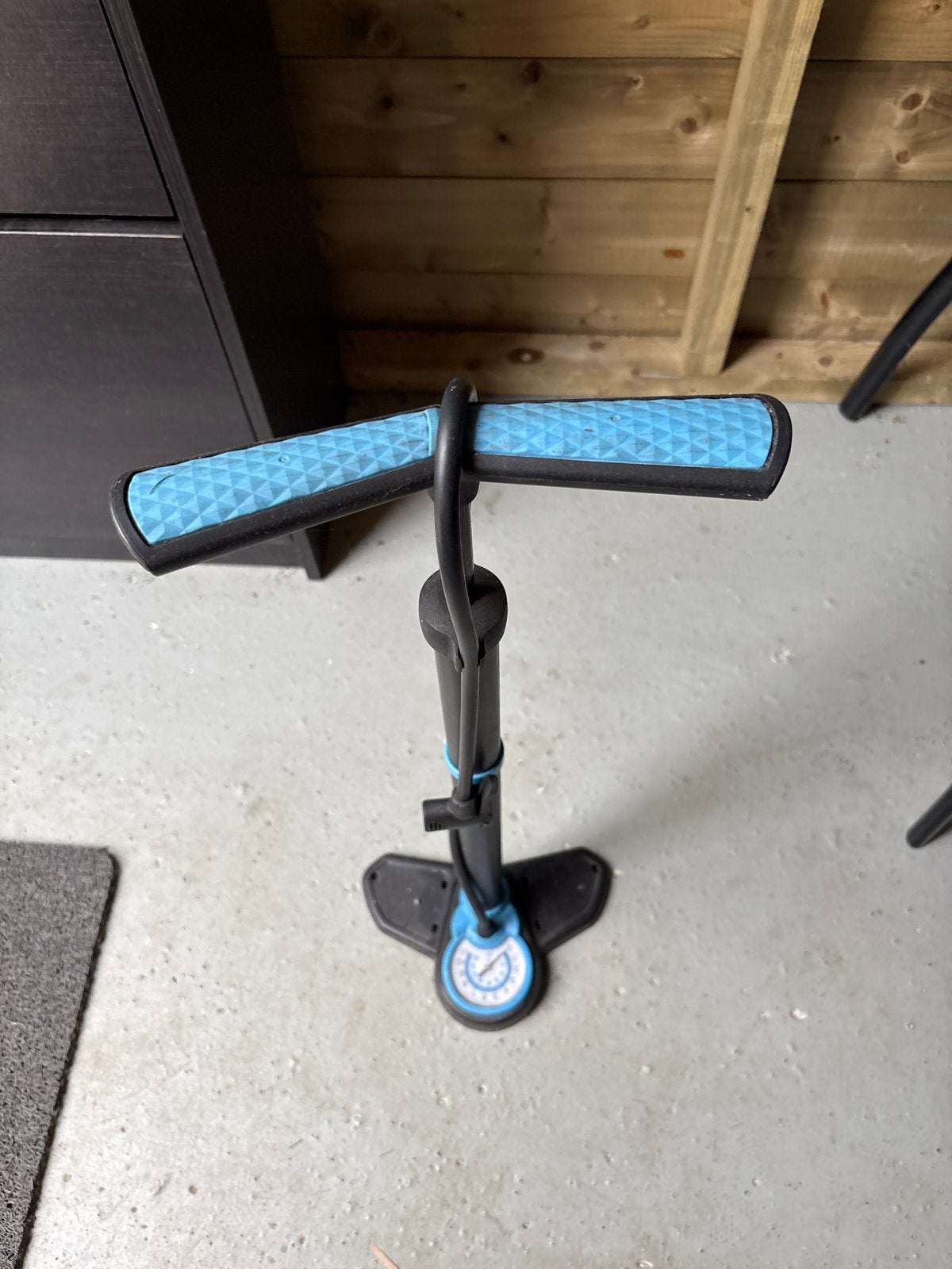 Fietspomp met drukmeter - Zo goed als nieuw, Ophalen of Verzenden, Drukmeter, Zo goed als nieuw