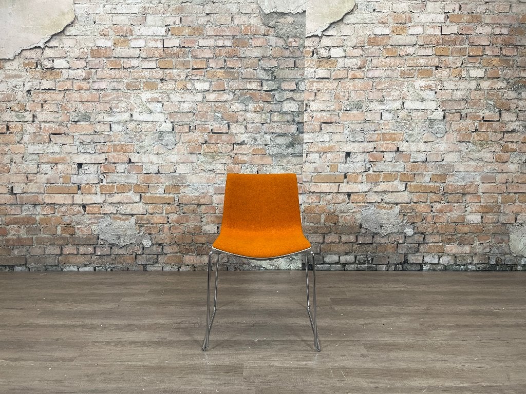 Arper Catifa 46 Sledge oranje bij TheReSales, Ophalen, Twee, Design, Zo goed als nieuw