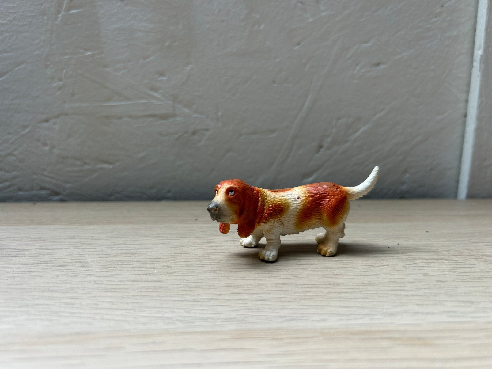 Schleich basset, Ophalen of Verzenden, Zo goed als nieuw, Hond of Kat, Beeldje of Figuurtje