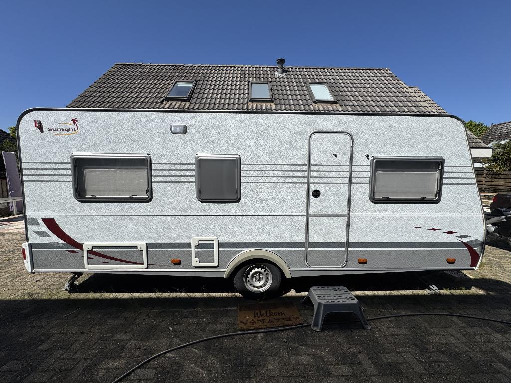 Dethleffs Sunlight 590 met opblaasvoortent, Caravans en Kamperen, Caravans, Rondzit, Schokbreker, Particulier, 5 tot 6 meter