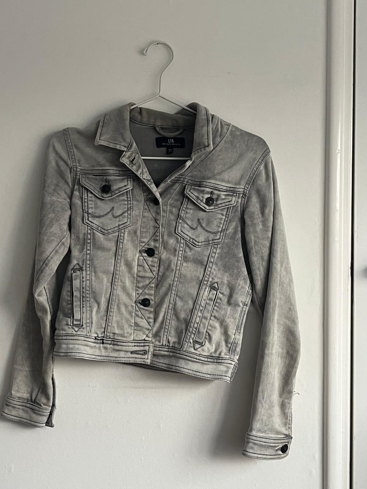 licht grijs spijkerjasje maat 152, Kinderen en Baby's, Kinderkleding | Maat 152, Gebruikt, LTB, Jongen of Meisje, Ophalen of Verzenden