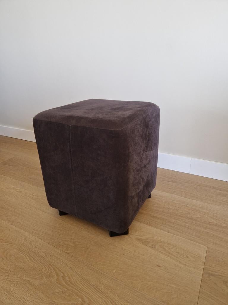 Leuke poef / bijzettafel / kruk grijs velours, Huis en Inrichting, Banken | Voetenbanken en Poefen, Ophalen, Vierkant, Minder dan 50 cm