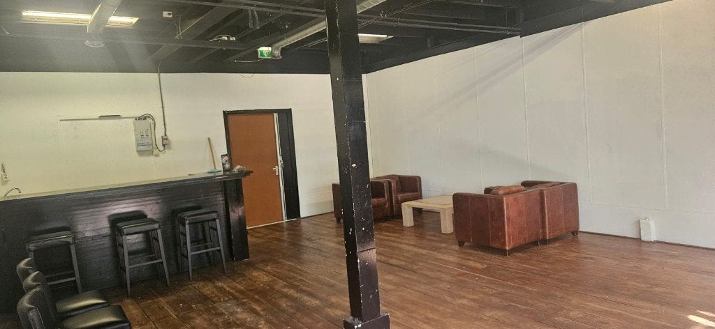 Zaandam betaalbaar bedrijfs/kantoor/atelier te huur!, Zakelijke goederen, 67 m², Huur, Bedrijfsruimte