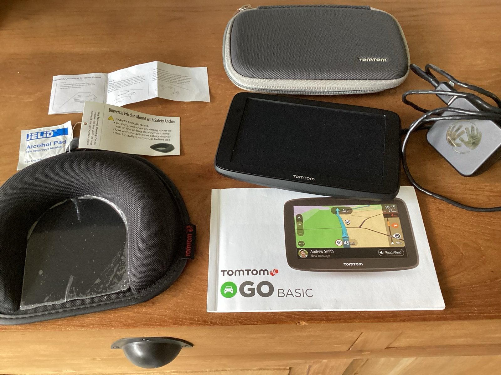 TomTom GO Basic Navigatiesysteem met complete accessoires, Auto diversen, Ophalen of Verzenden, Zo goed als nieuw