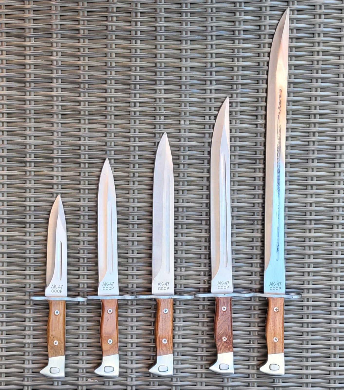 Set van 5 AK-47 Bajonetten - Oplopende Lengtes (14-40cm), Verzenden, Landmacht, Overige gebieden, Mes of Dolk
