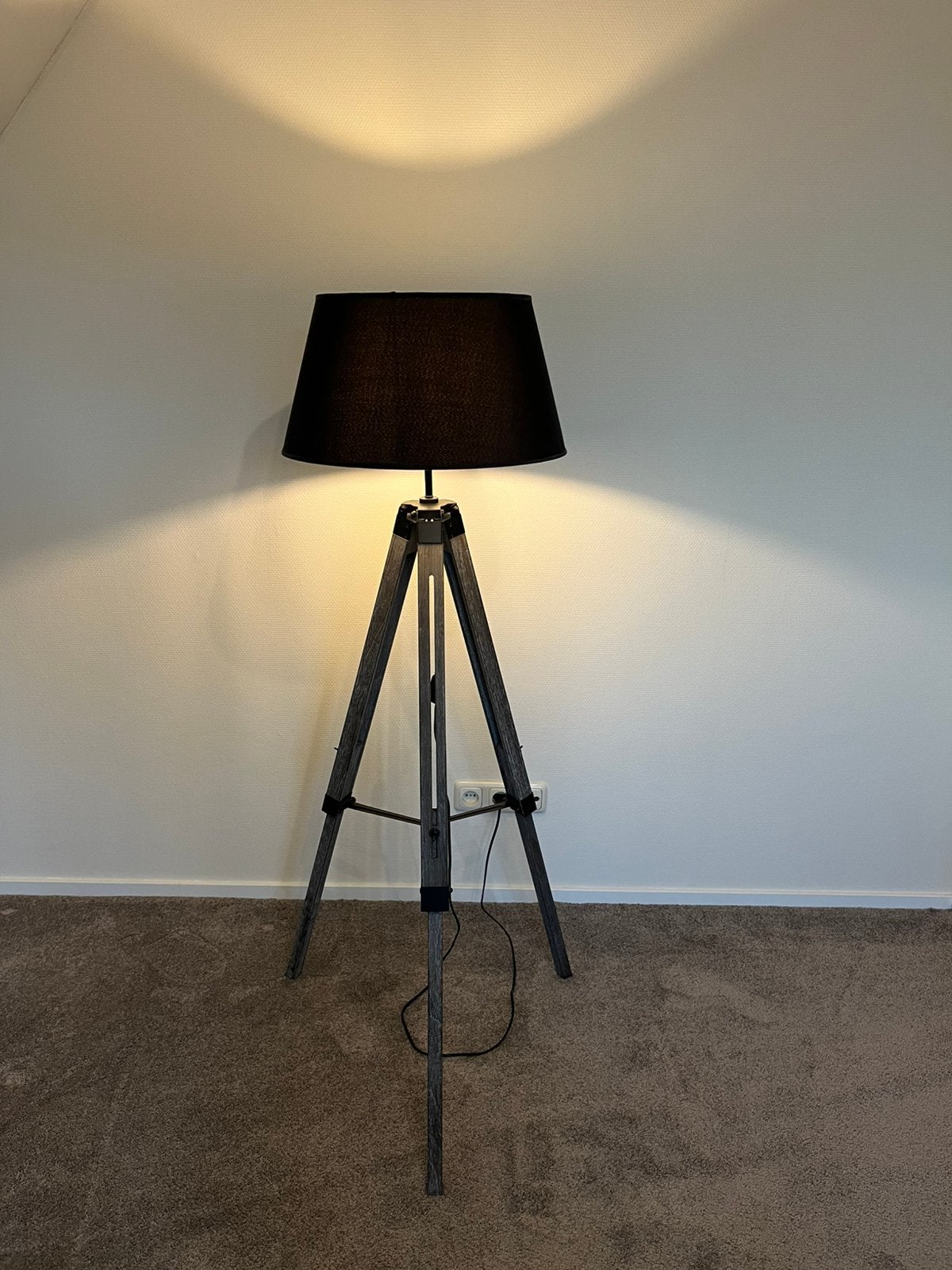 Vloerlamp 3 poot met bruine kap, Huis en Inrichting, Ophalen, Gebruikt, Hout, 100 tot 150 cm
