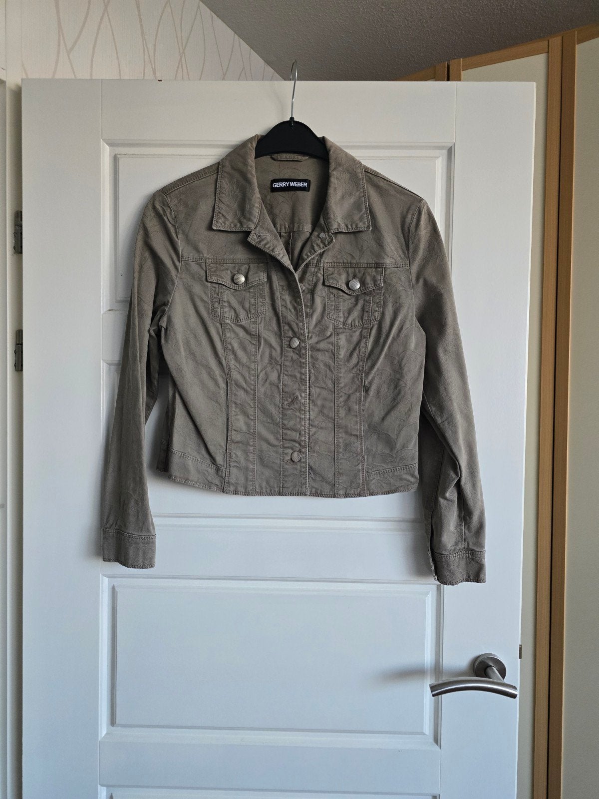 Te koop nieuw groen dames jasje, merk Gerry Weber, maat 38., Maat 38/40 (M), Nieuw, Ophalen of Verzenden, Jasje
