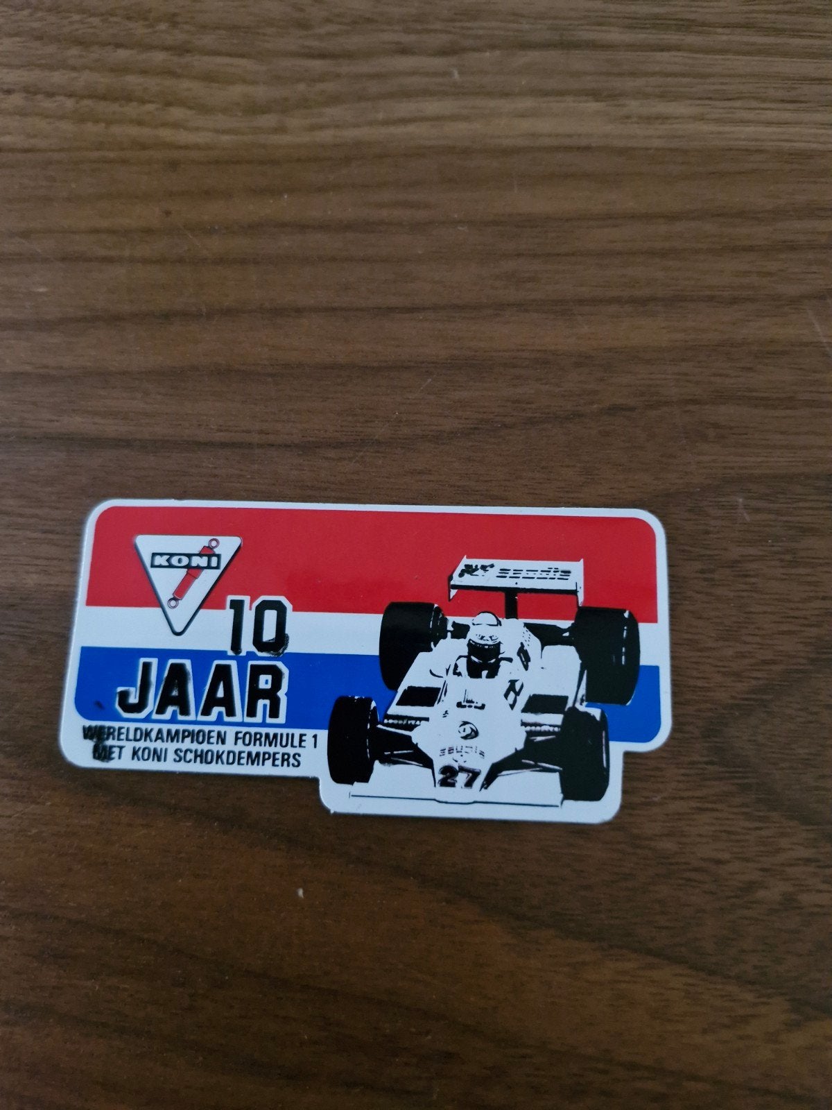 042  Konis Schokdempers F1 Sticker - 10 Jaar Wereldkampioe, Verzamelen, Ophalen of Verzenden