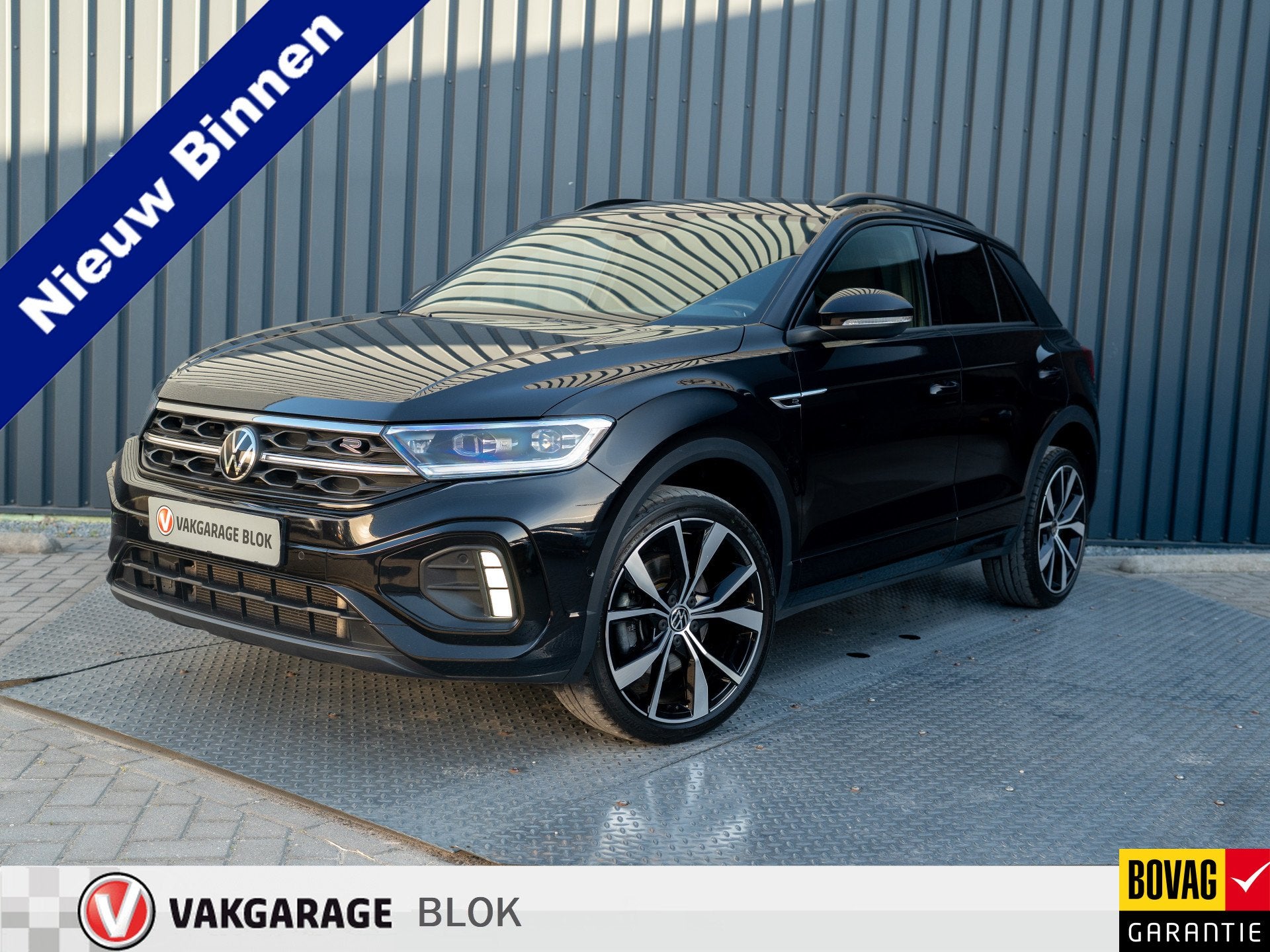 Volkswagen T-Roc 1.5 TSI R-Line Business+ | Beats | IQ Light, 1258 kg, 4 cilinders, Automatische klimaatregeling, Zwart