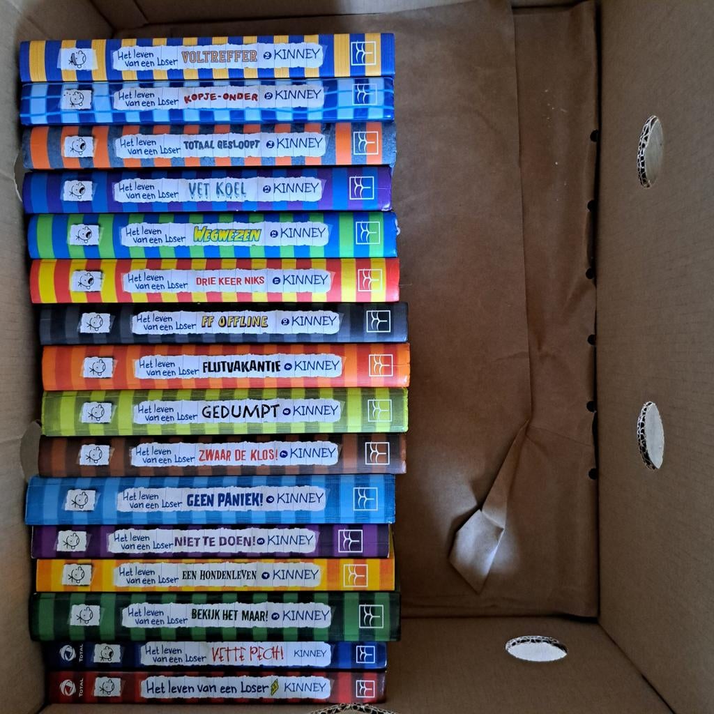 16 boeken Het leven van een loser, Ophalen of Verzenden, Zo goed als nieuw