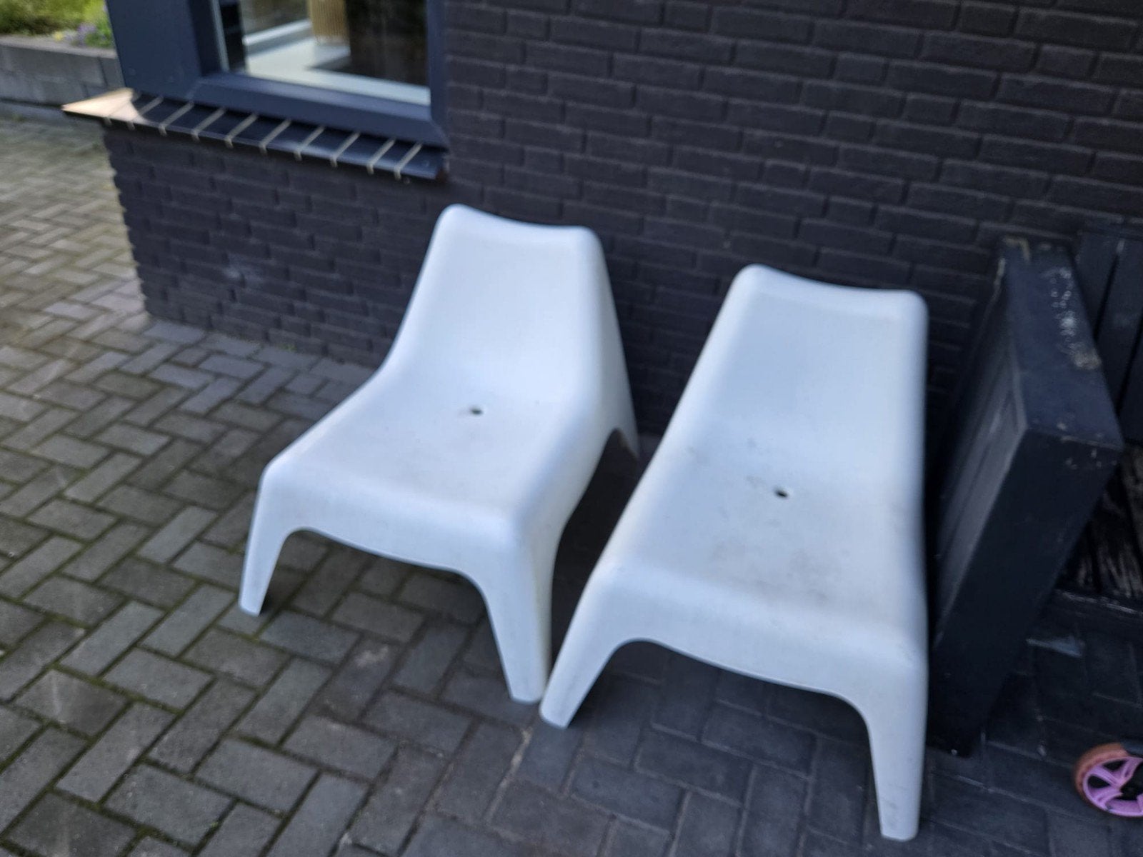 2 Witte Kunststof Tuinstoelen - Gebruikt, Ophalen, Gebruikt, Kunststof