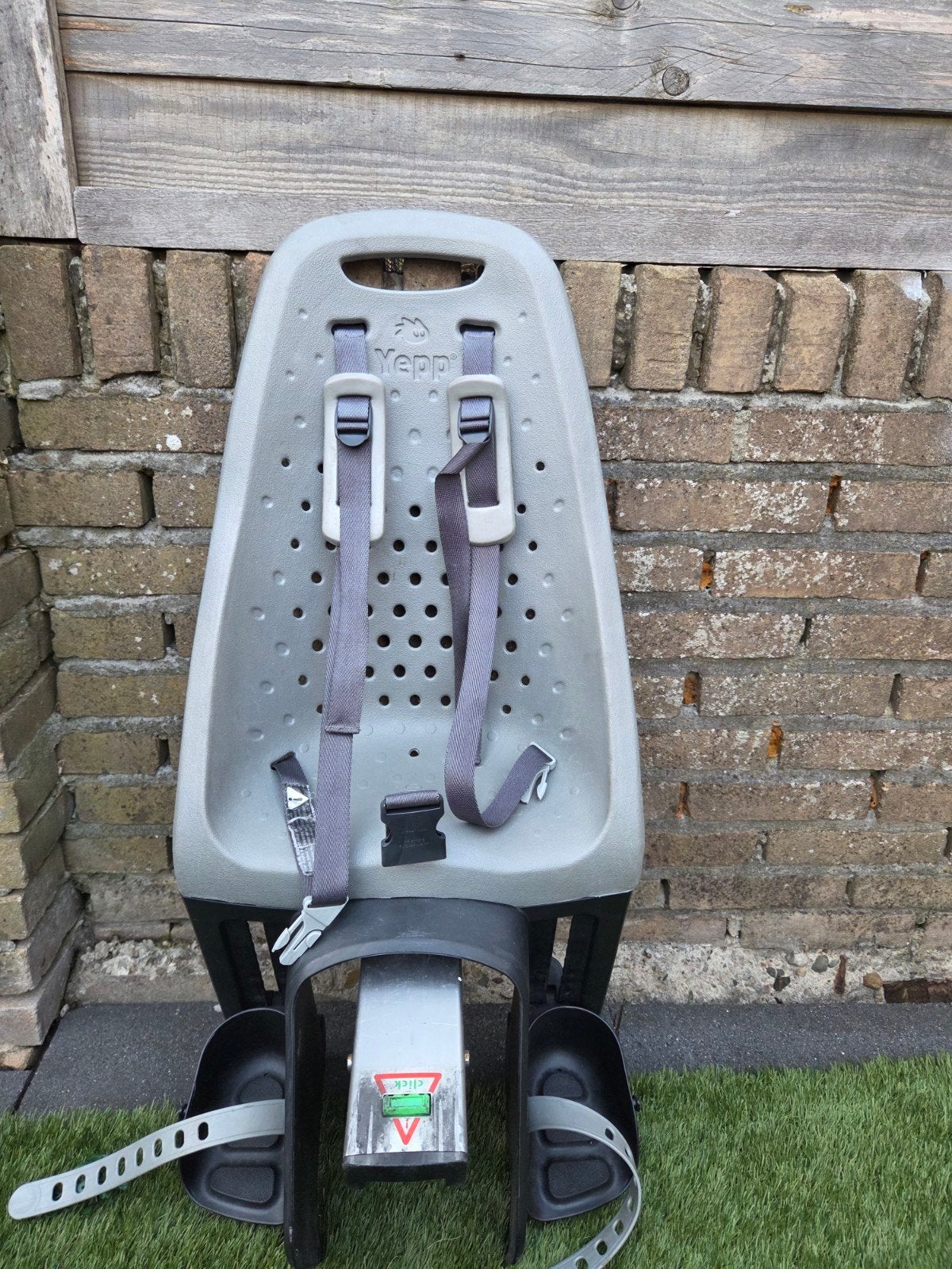 Yepp Achterzitje Grijs - Compleet met Bevestiging, Ophalen