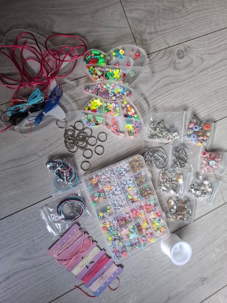 Grote set kralen en bedels voor sieraden maken, Hobby en Vrije tijd, Kralen en Sieraden maken, Ophalen of Verzenden, Zo goed als nieuw