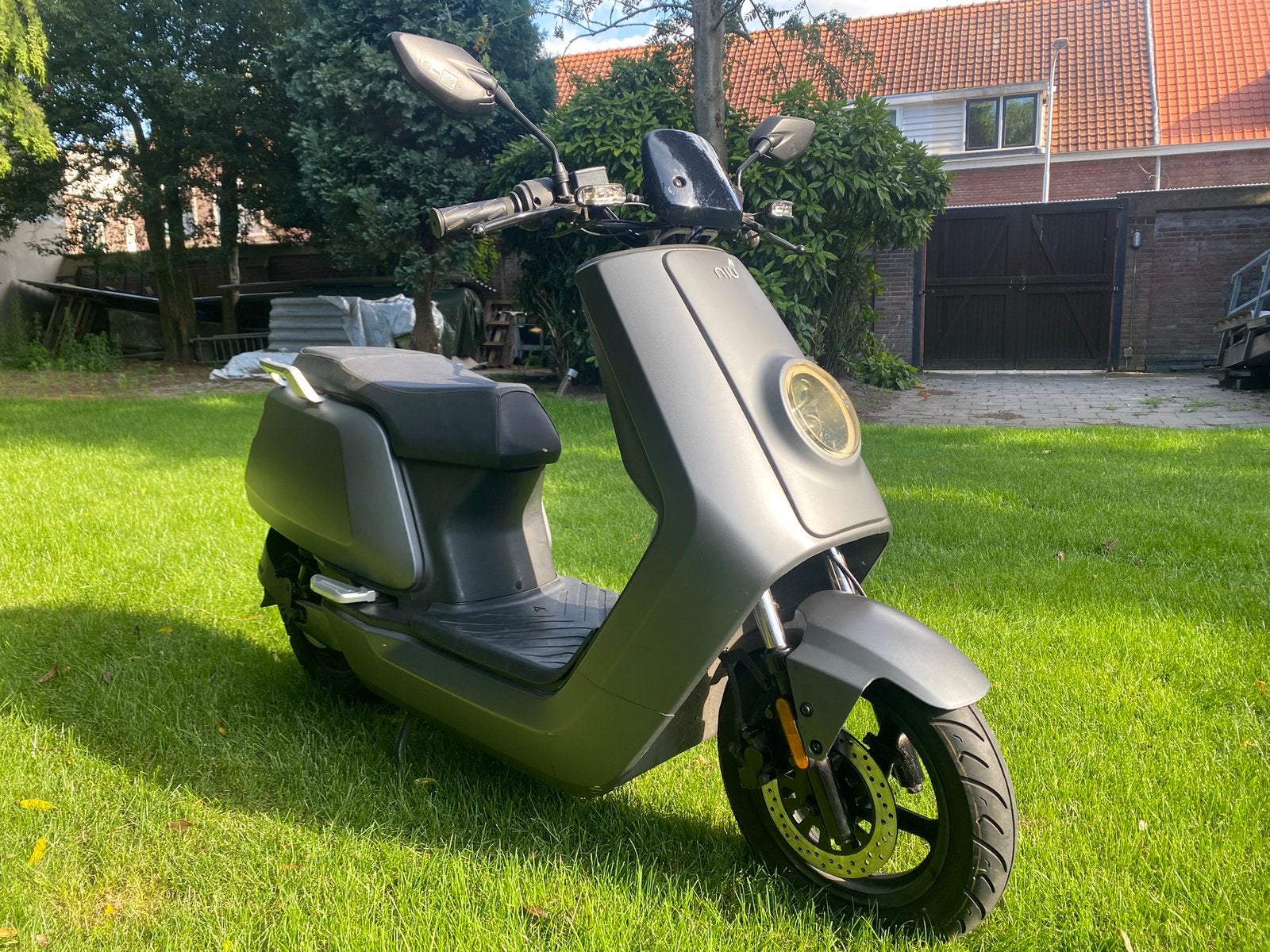 NIU N1S, Fietsen en Brommers, Snorfietsen en Snorscooters, Ophalen, Zo goed als nieuw, Elektrisch, Overige merken