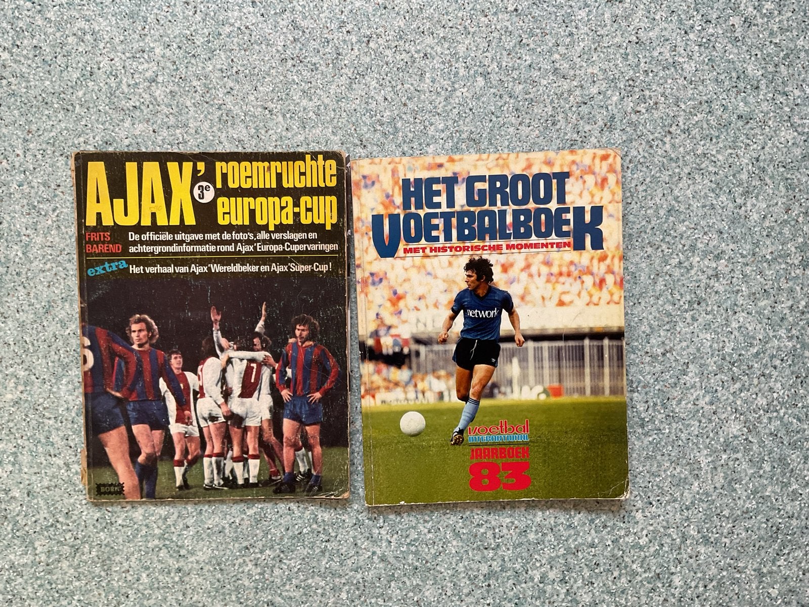 Ajax Europa Cup & Het Groot Voetbalboek '83, Ophalen of Verzenden, Gelezen, Balsport