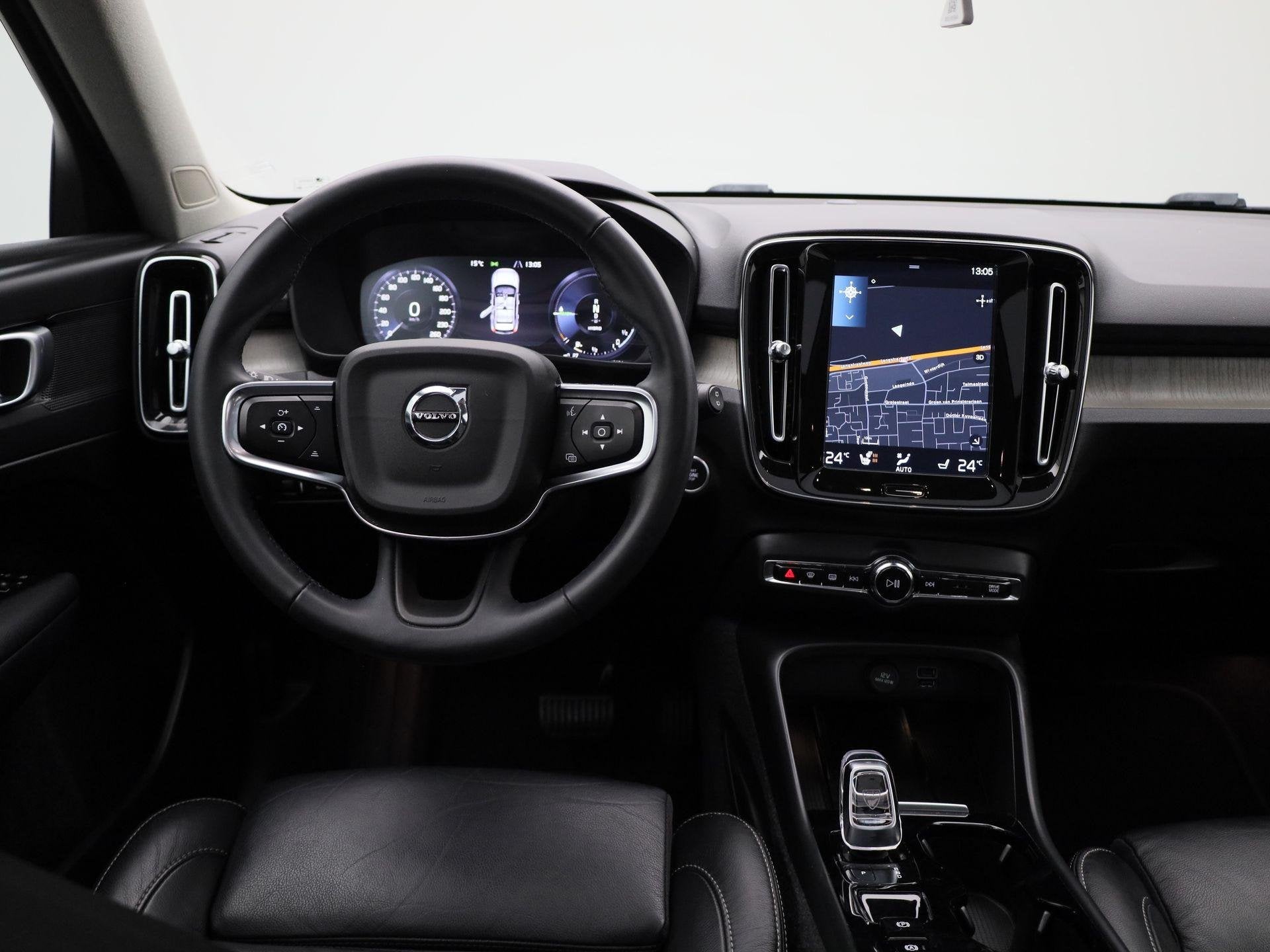 Volvo XC40 1.5 T4 Recharge Inscription | Automaat | Panorama, Euro 6, 1712 kg, Zwart, Hybride Elektrisch/Benzine