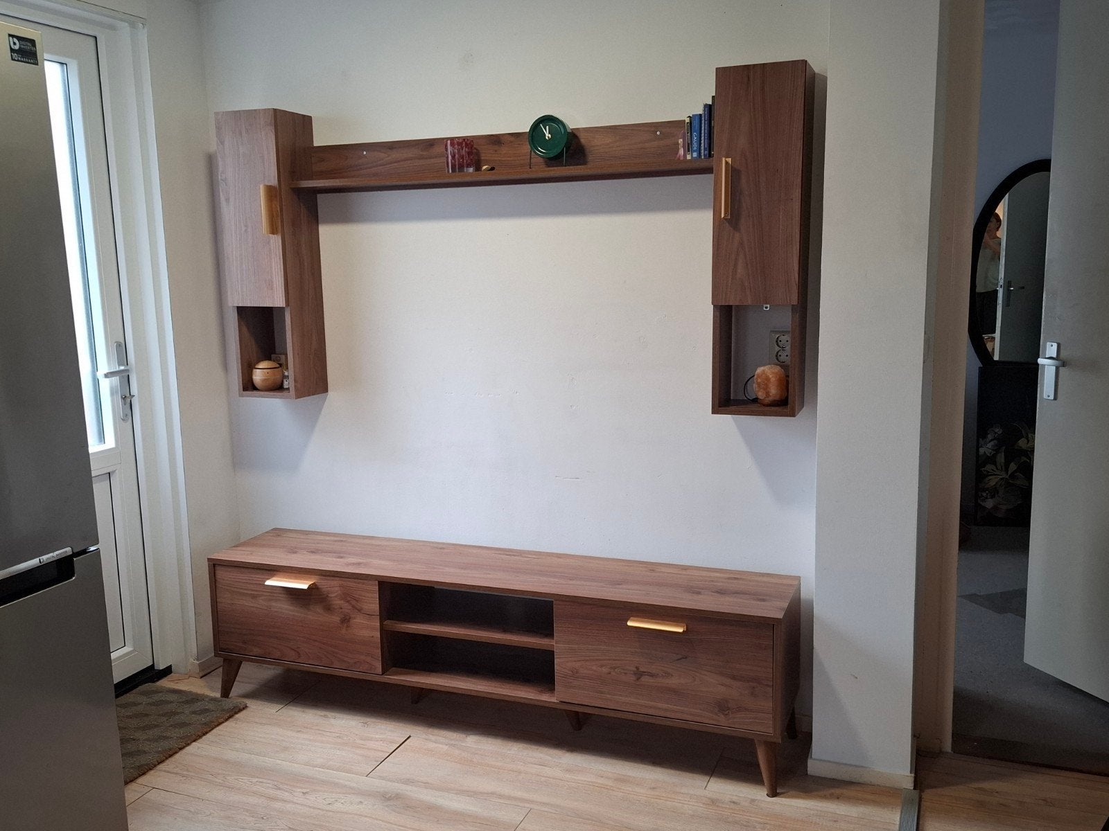 stijlvol tv meubel in walnoot-uitvoering, Ophalen, Modern/vintage, 150 tot 200 cm, Zo goed als nieuw