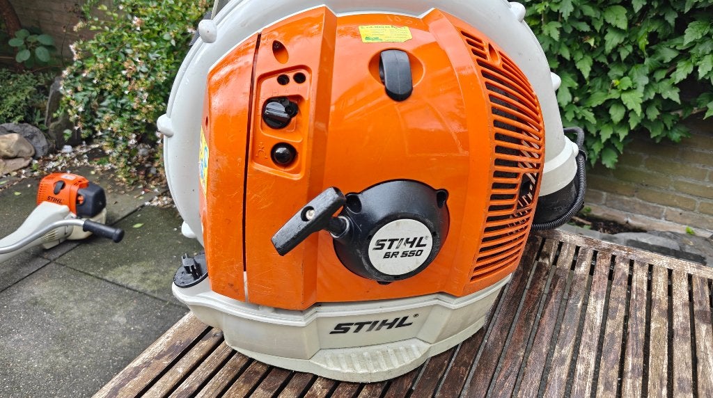 Stihl ruggedragen bladblazer BR550, Ophalen, Gebruikt, Benzine, Ruggedragen
