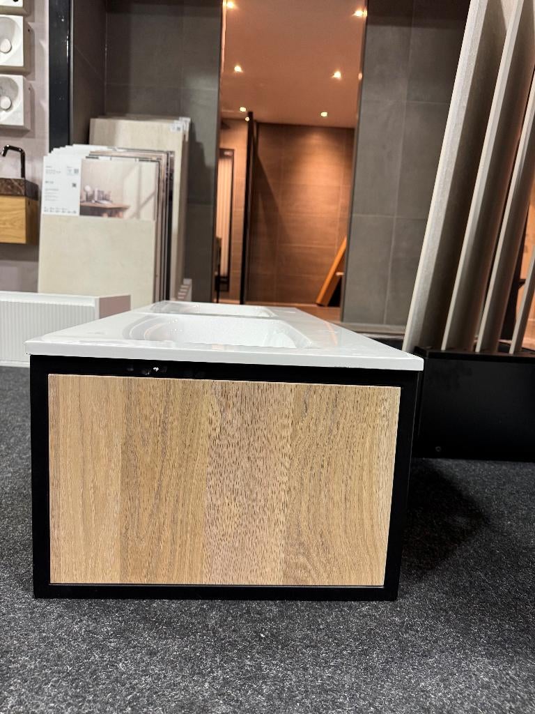 Badmeubel 120cm met zwart frame massief eiken van €1695, Huis en Inrichting, Badkamer | Badkamermeubels, 100 tot 150 cm, Nieuw