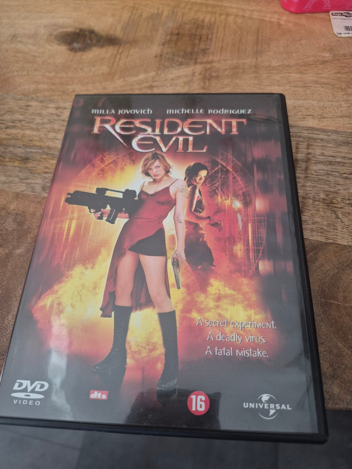 Resident Evil DVD - Actiethriller met Milla Jovovich, Vanaf 16 jaar, Nederlands, Actiethriller, Ophalen of Verzenden