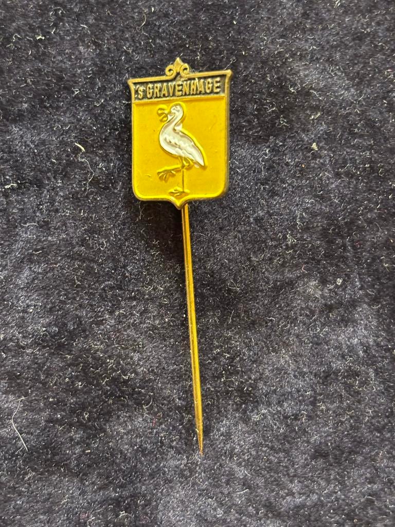 Vintage Speldje 's-Gravenhage Ooievaar - Per Stuk, Verzamelen, Speldjes, Pins en Buttons, Ophalen of Verzenden, Nieuw, Stad of Land