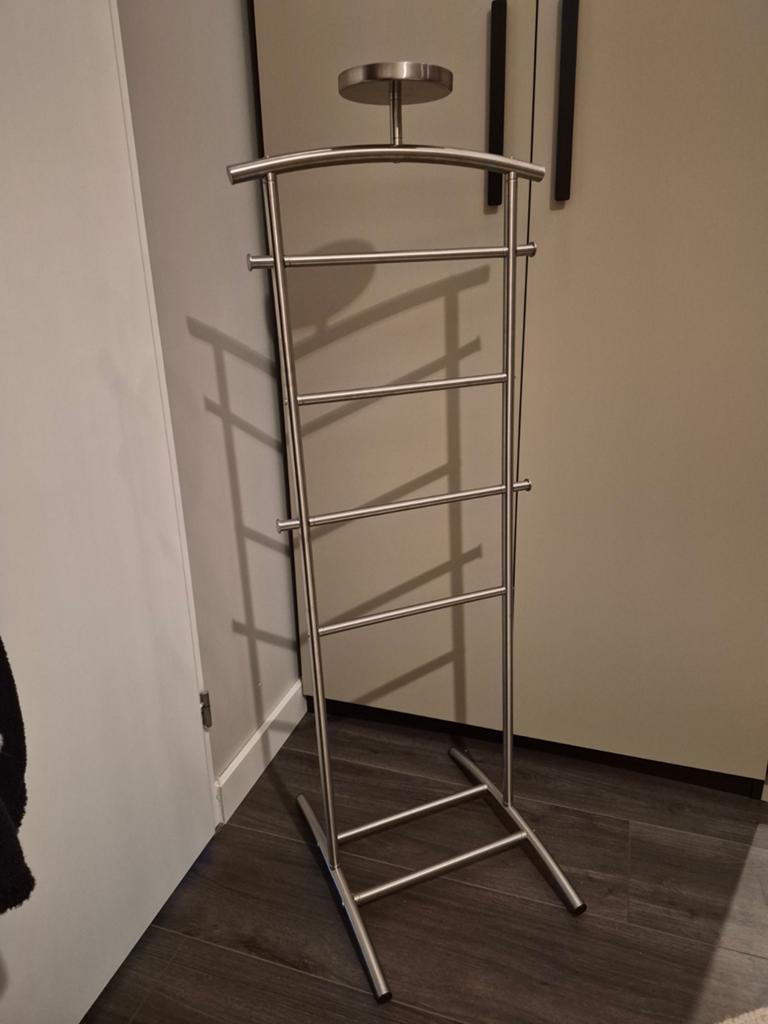 Ikea IKEA Grundtal dressboy RVS Kledingrek / Valet Stand, Huis en Inrichting, Ophalen, Overige typen, Zo goed als nieuw, Metaal