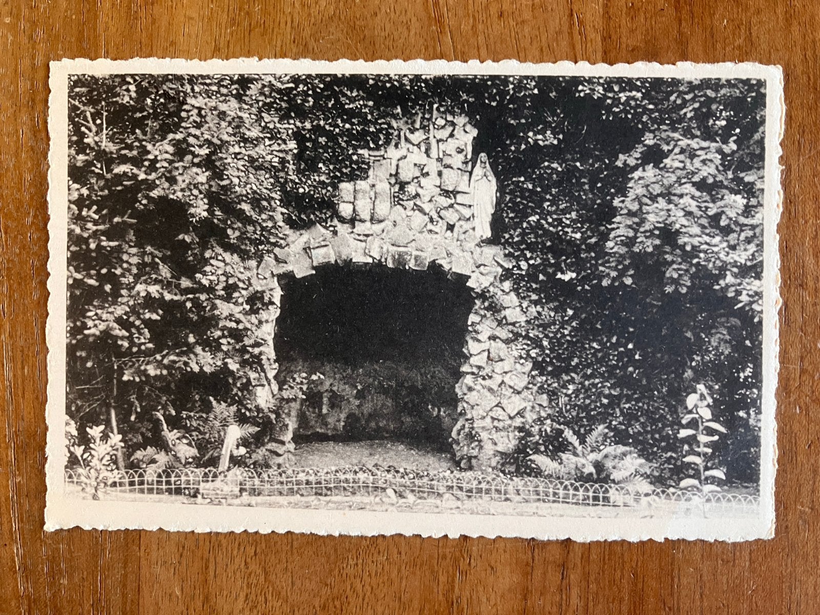 Lourdes-Grot Breda in de tuin van de Benedictinessen, Ophalen of Verzenden, 1920 tot 1940, Gelopen, Noord-Brabant