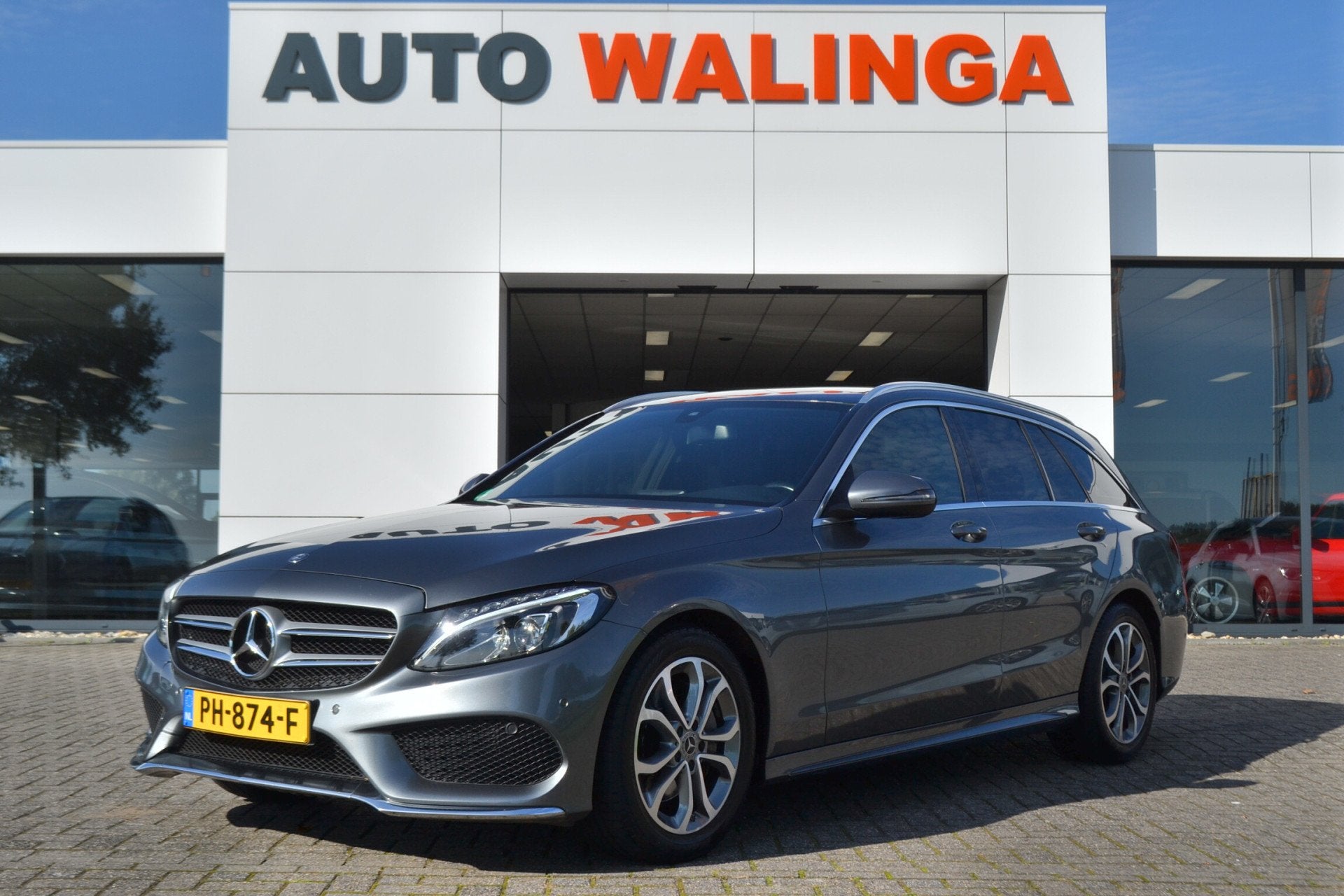 Mercedes-Benz C-Klasse Estate 180 AMG Panoramadak | Leer | C, Auto's, Automaat, Achterwielaandrijving, Parkeerassistent, 750 kg