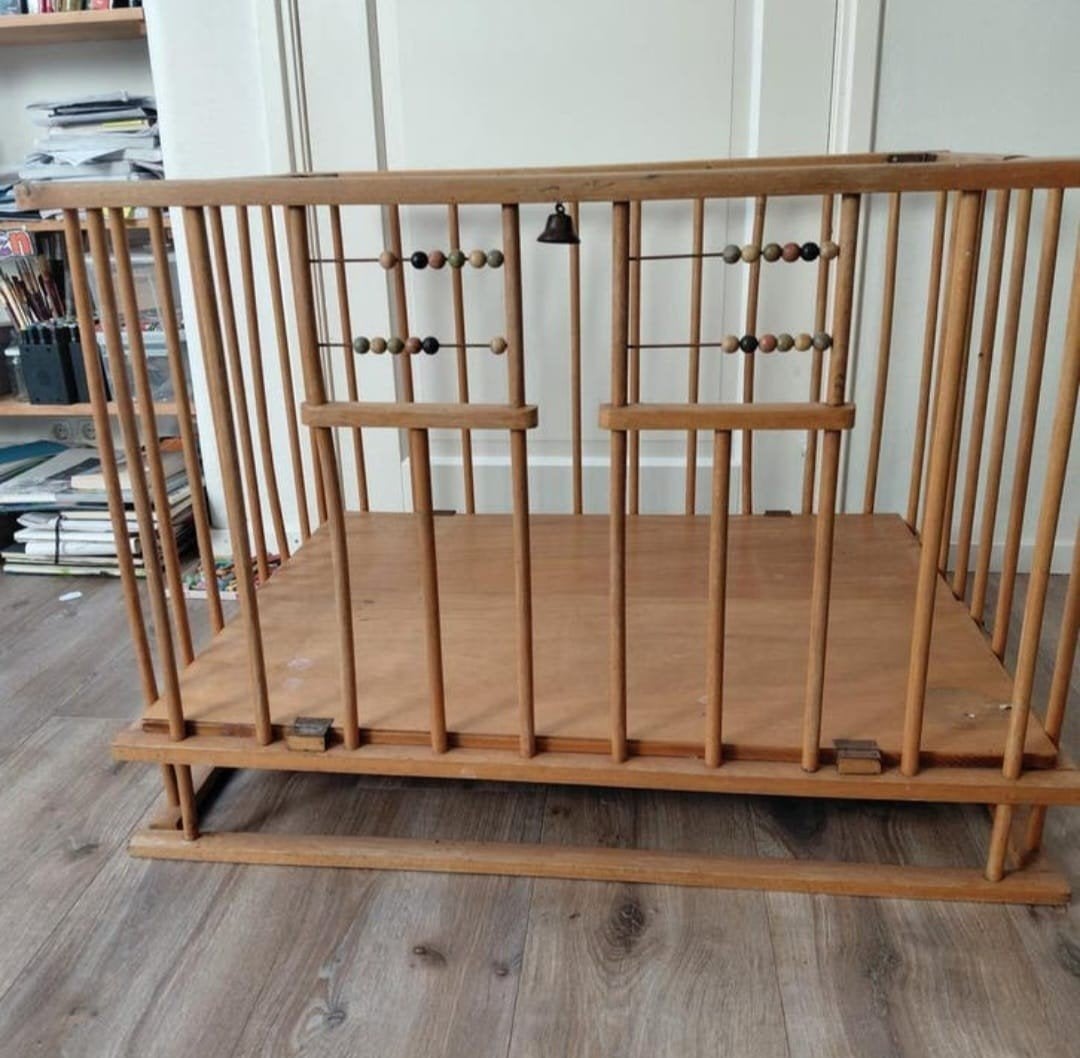 Vintage houten box met kralen en belletje, Ophalen, Gebruikt, Vierkant
