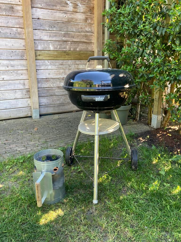 Weber compact kettle 47cm, Tuin en Terras, Houtskoolbarbecues, Ophalen of Verzenden, Gebruikt, Met accessoires