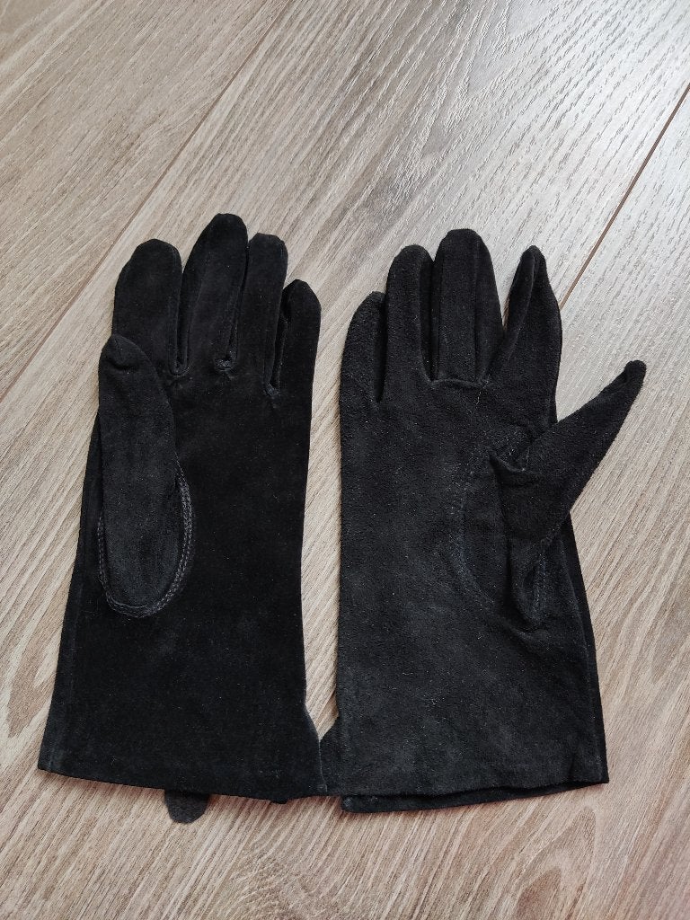 Mooie zwarte suede dameshandschoenen maat L, Ophalen of Verzenden, Zo goed als nieuw, Maat 42/44 (L), Handschoenen