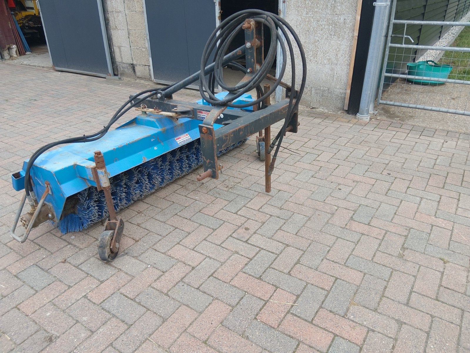 veegmachine met hydraulische aandrijving, Ophalen, Overige, Werkplaats, Gebouw of Erf