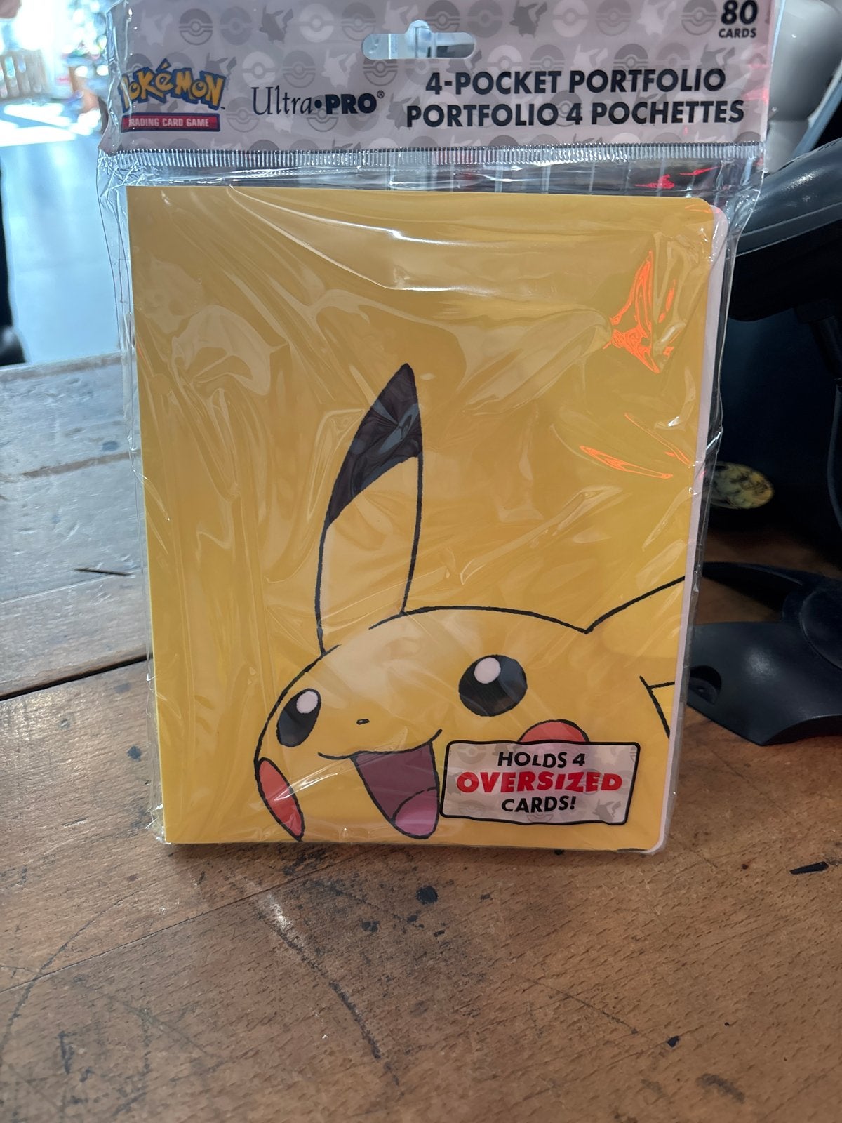 Pokémon Ultra PRO Pikachu 4-Pocket Portfolio binder 80 kaart, Ophalen of Verzenden, Nieuw, Overige typen
