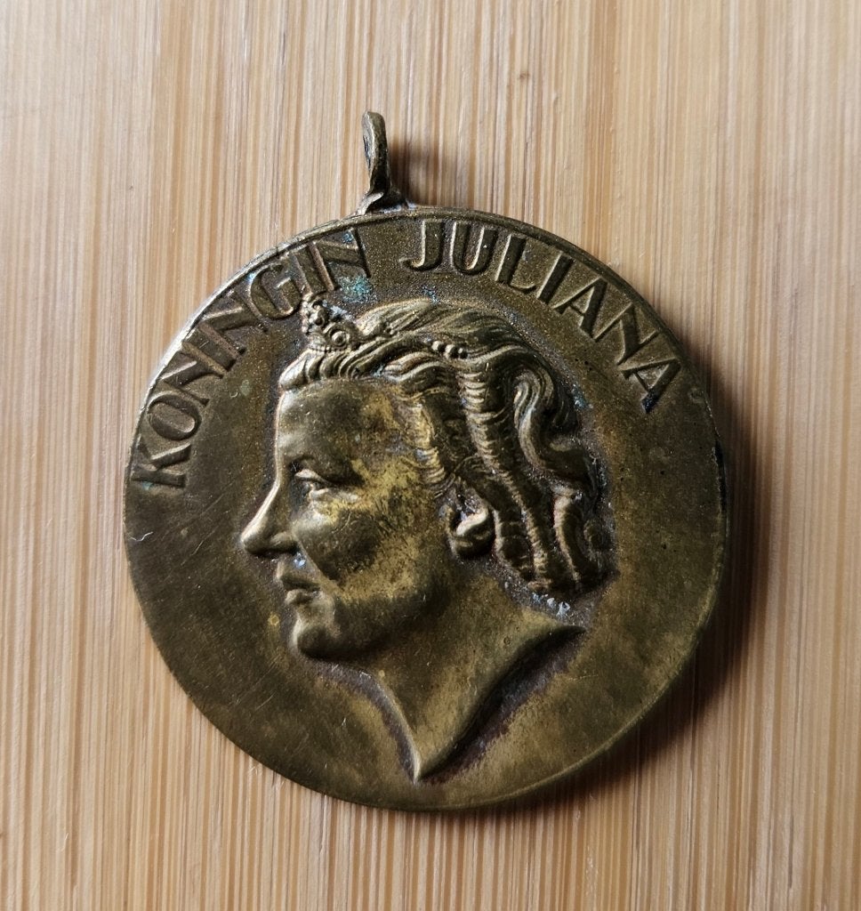 Koningin Juliana hanger, Overige materialen, Gebruikt, Overige voorstellingen, Ophalen of Verzenden