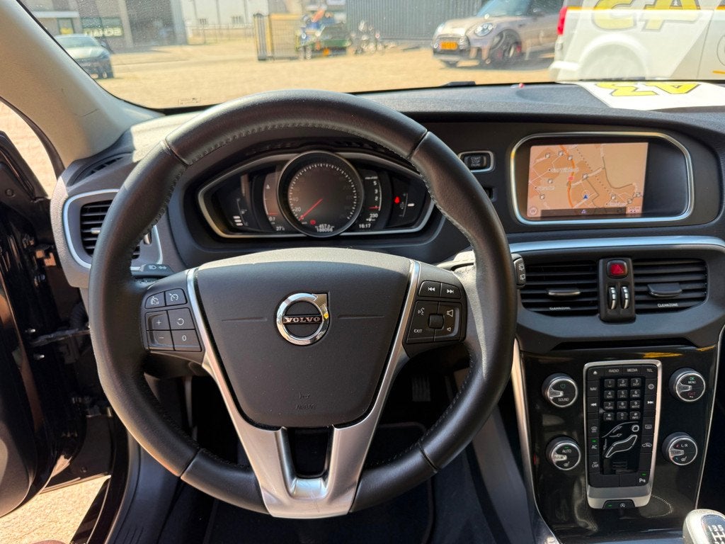 Volvo V40 2.0 D2 Nordic+|NAP|Trekhaak|Nette auto|Nieuwe APK, Voorwielaandrijving, Stof, Gebruikt, 1969 cc