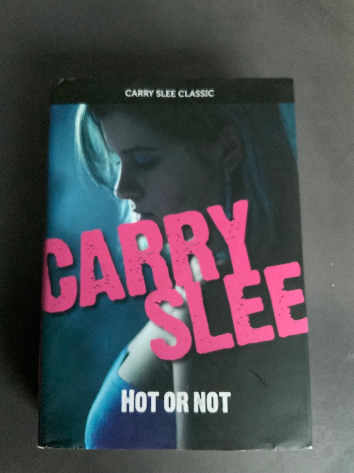 Boek. Carry Slee. Hot or Not., Ophalen of Verzenden, Zo goed als nieuw