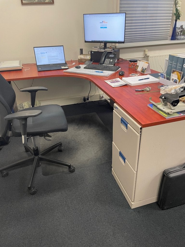 Ruim hoekbureau met ladeblok - 180x180x80 cm, Ophalen, Zo goed als nieuw