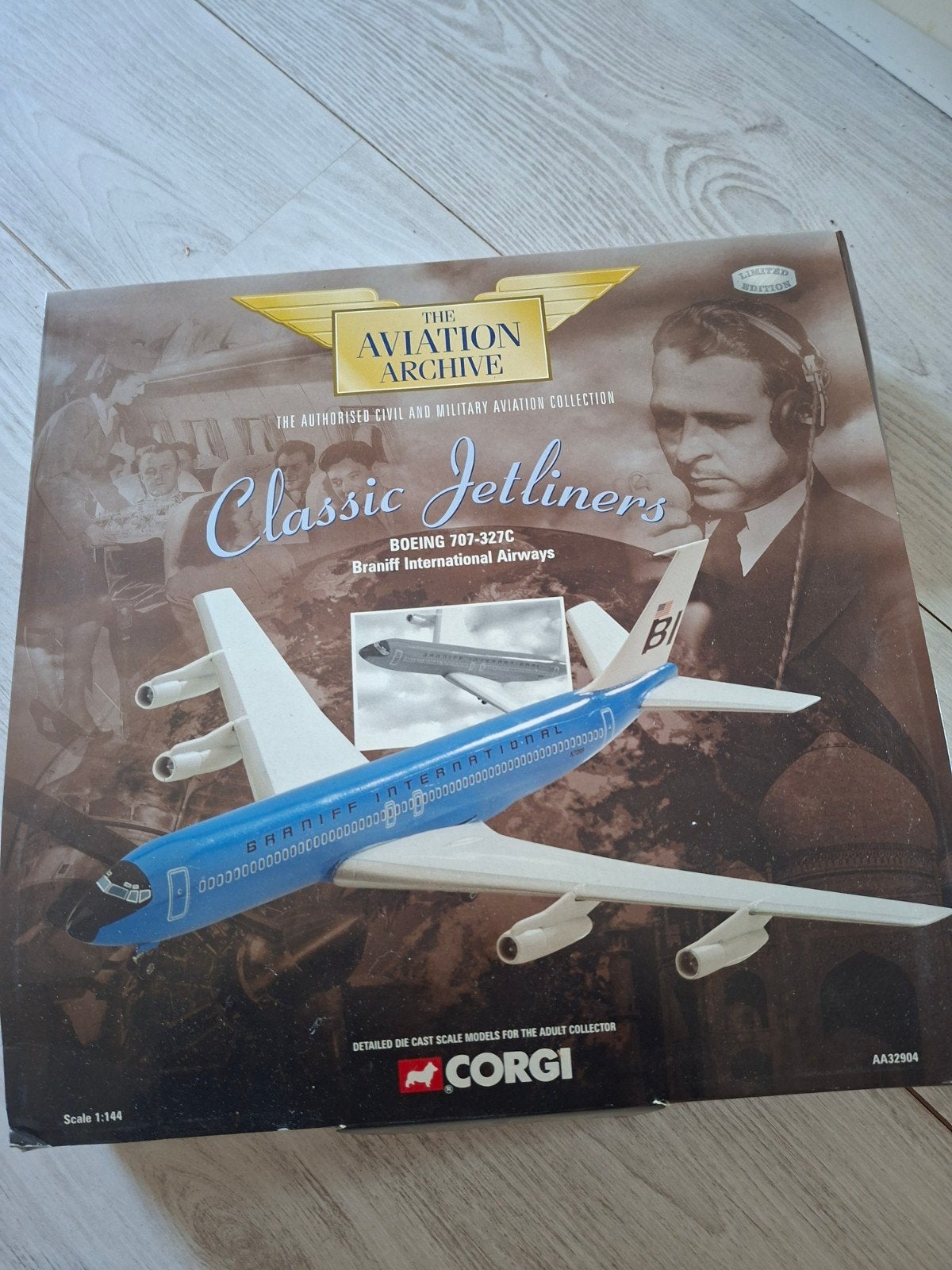 Corgi Boeing 707-327C scale 1:144 metaal, Verzamelen, Luchtvaart en Vliegtuigspotten, Ophalen, Nieuw, Schaalmodel