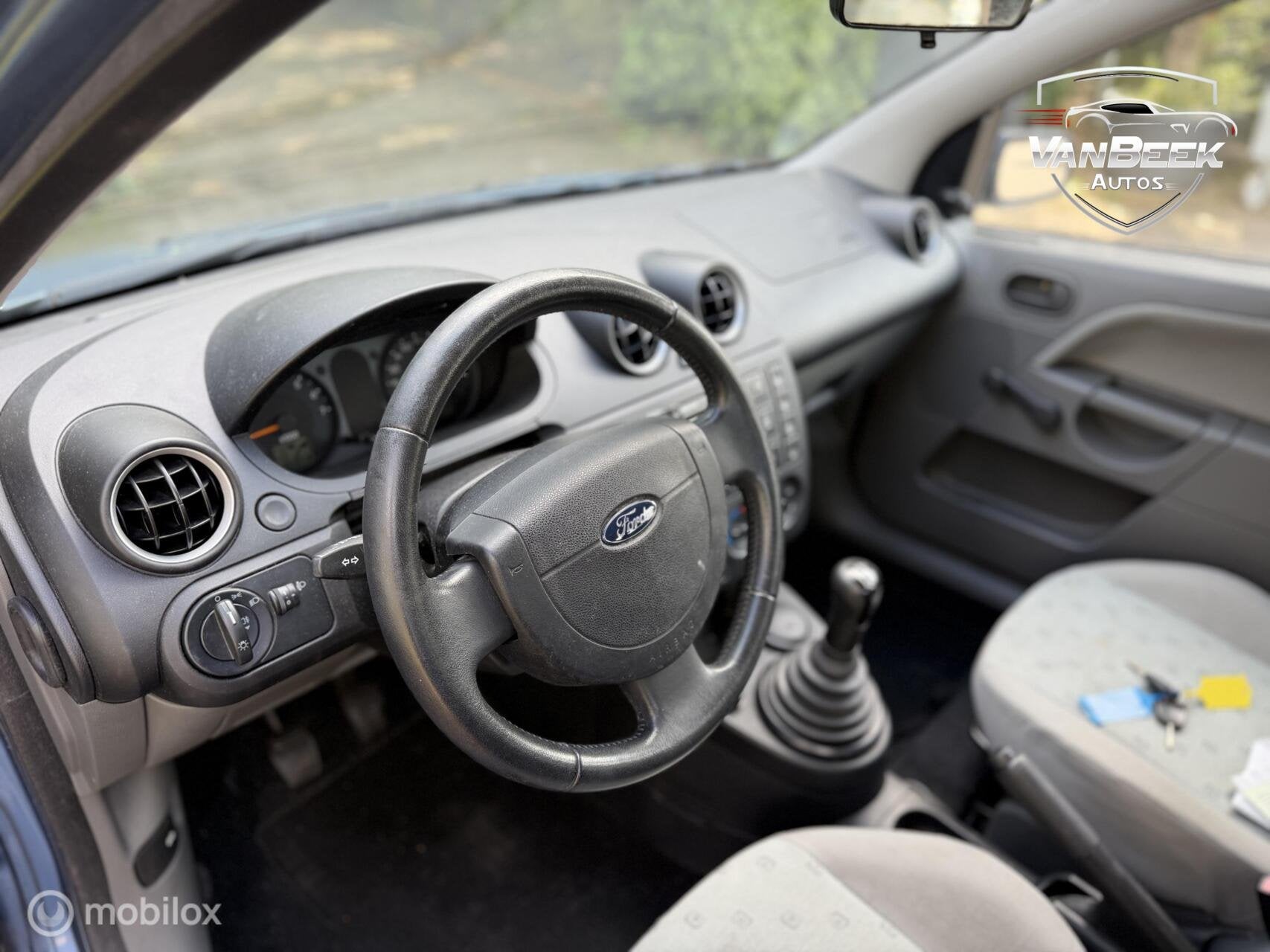 Ford Fiesta 1.25-16V Ambiente Apk 5 deurs, Auto's, Ford, Voorwielaandrijving, 1242 cc, 4 cilinders, Blauw