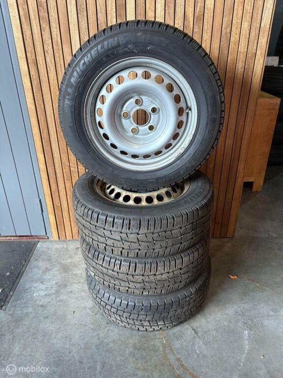 Set stalen velgen Volkswagen Transporter T5 T6 + naafkapje, Gebruikt, Ophalen of Verzenden, Band(en)