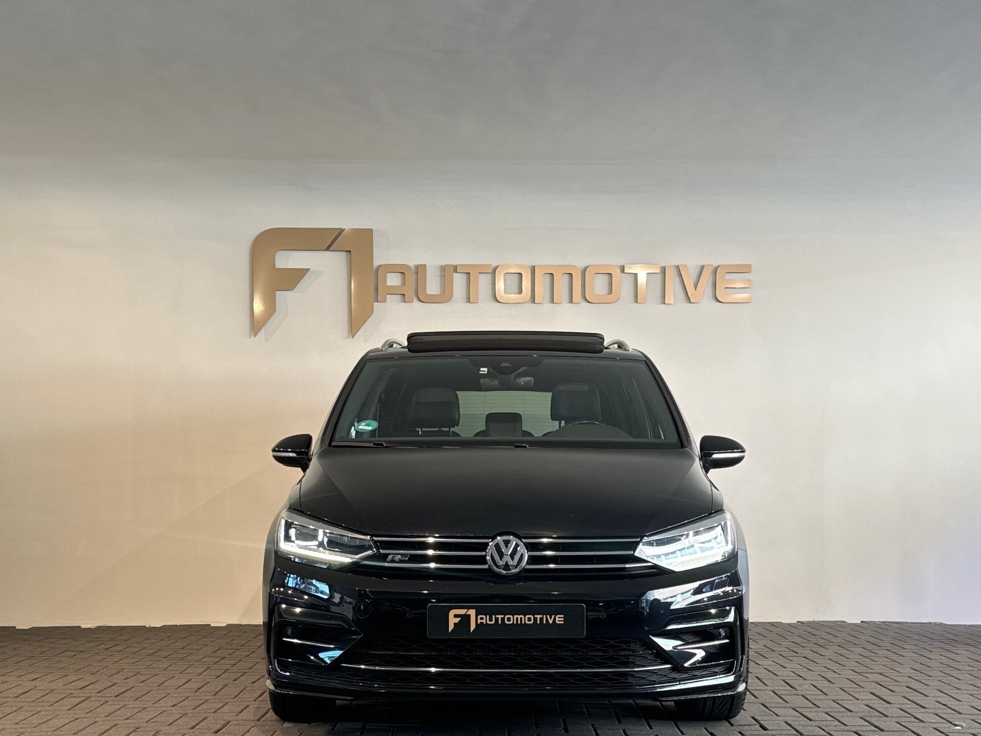 Volkswagen TOURAN 1.5 TSI R-Line 7p Pano|ACC|Keyless|Stoelve, 15 km/l, Euro 6, 4 cilinders, 150 pk