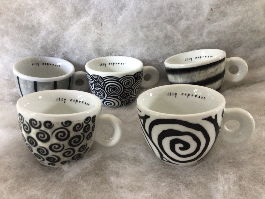 5 Illy espresso kopjes. Illy Art 1990. Spirali Collection, Ophalen of Verzenden, Zo goed als nieuw, Overige stijlen, Kop(pen) en/of Schotel(s)