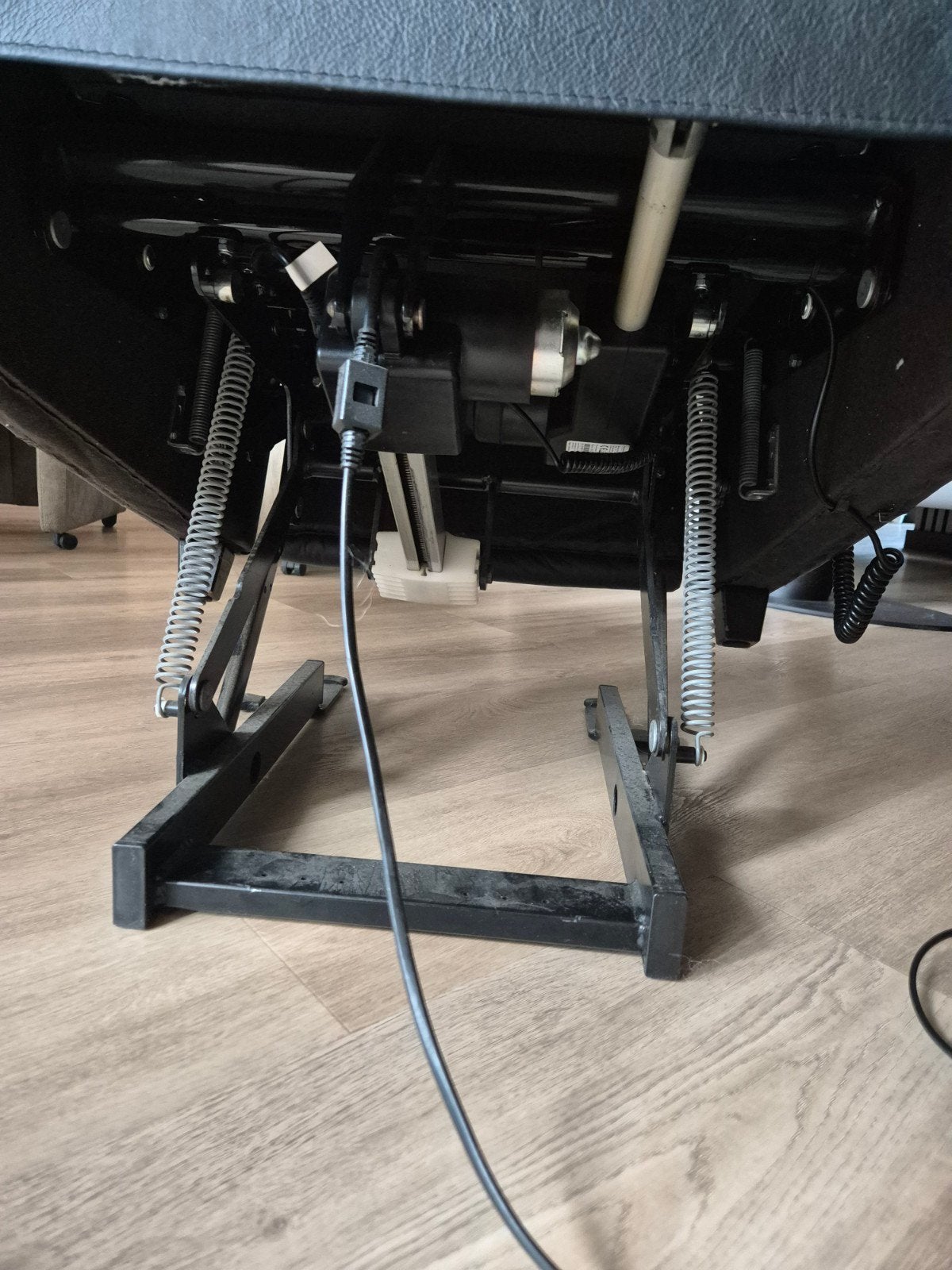 Zwarte leren sta-op stoel met afstandsbediening, Huis en Inrichting, Stoelen, Ophalen of Verzenden