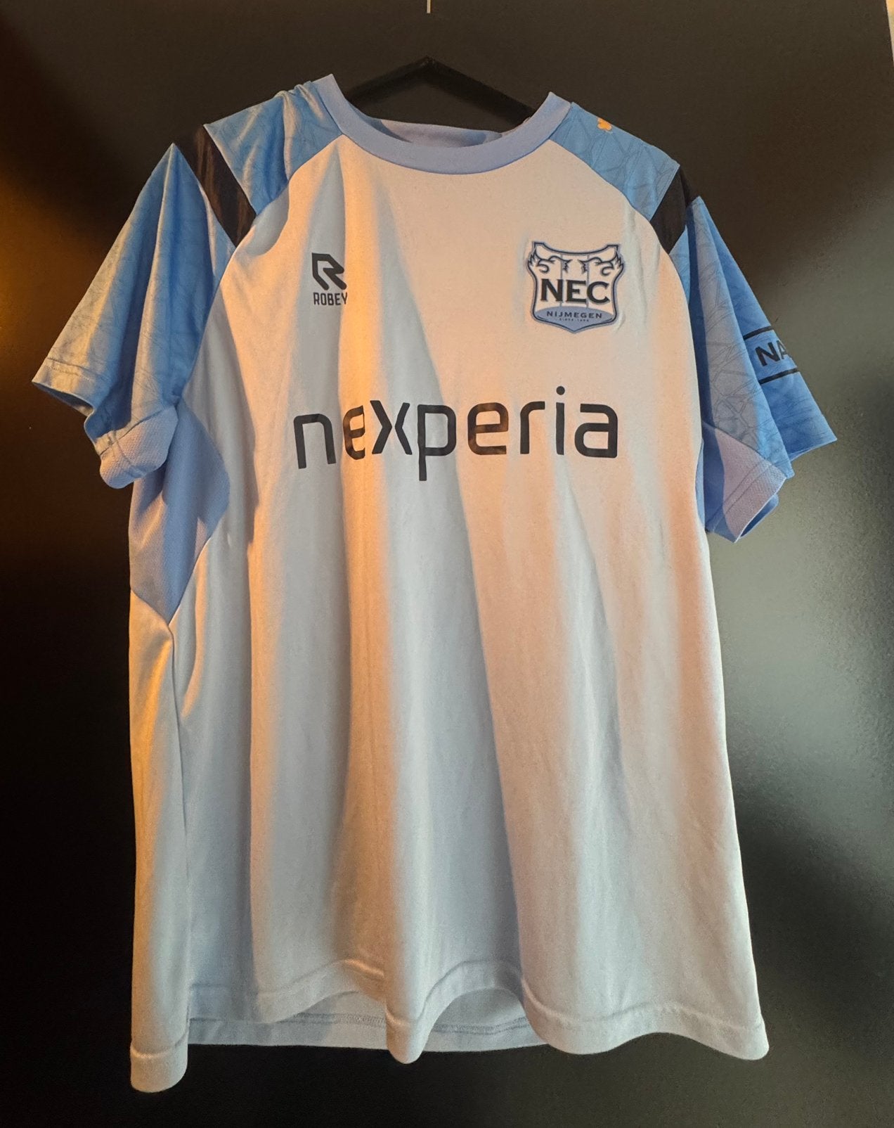 NEC Nijmegen trainings shirt 24/25, Ophalen of Verzenden, Zo goed als nieuw
