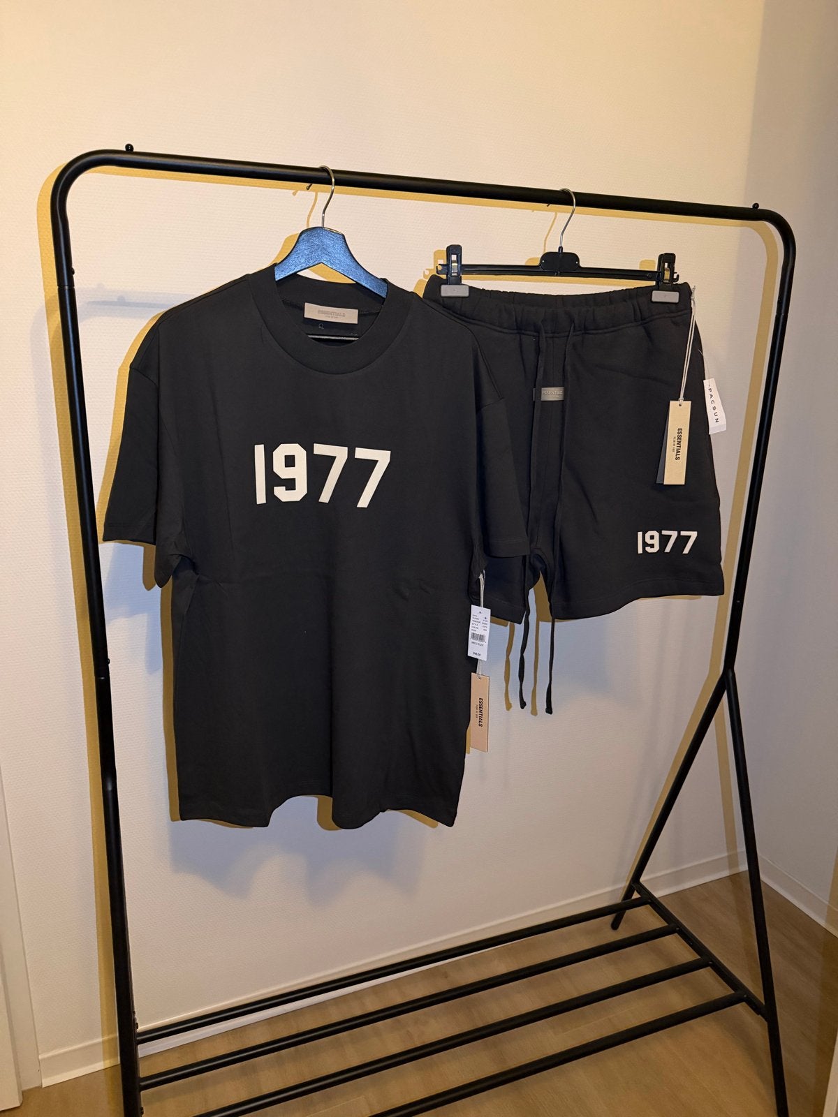 Essentials Fear of God Iron 1977 Set - Nieuw & Ongedragen, Ophalen of Verzenden, Nieuw, Maat 48/50 (M), Zwart