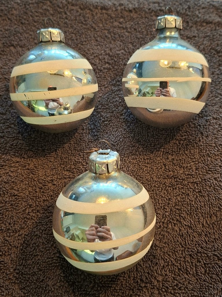 Set 3 vintage glazen kerstballen met witte banen – DDR / GDR, Ophalen of Verzenden, Gebruikt