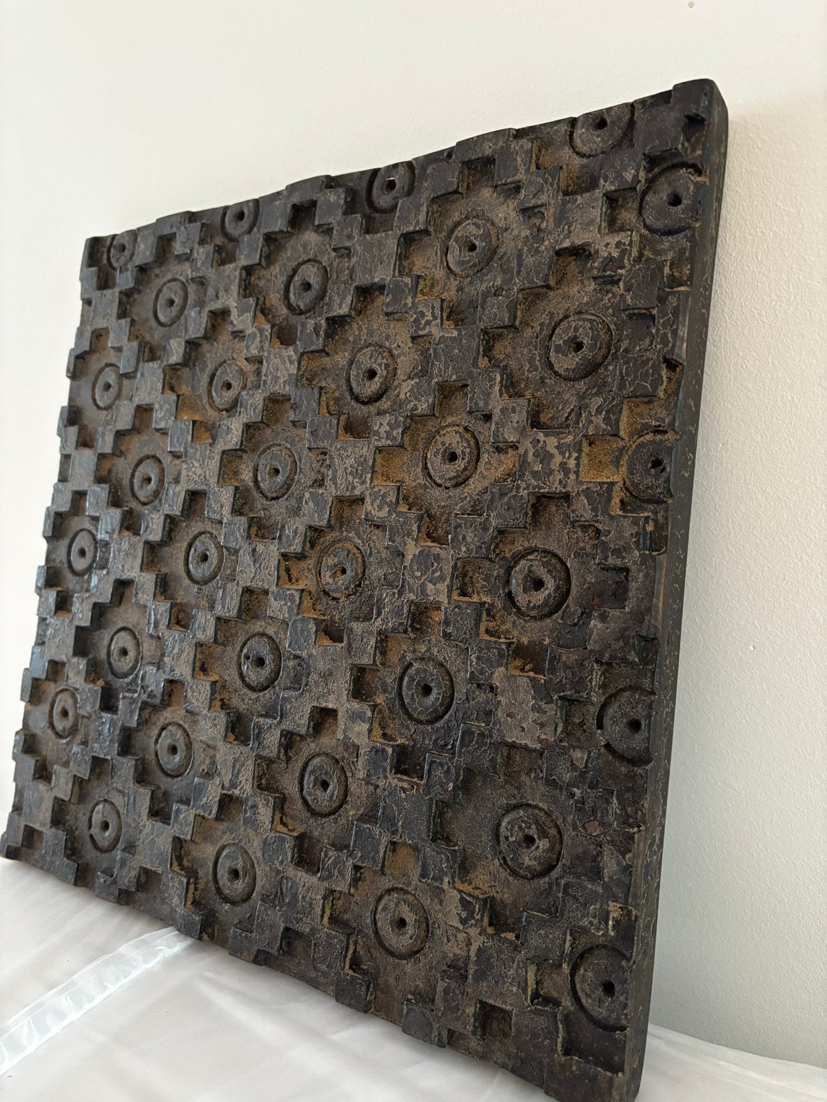 Vintage houten wandpaneel met reliëfpatroon, Antiek en Kunst, Hout, Wanddecoratie, Bruin, Handgemaakt