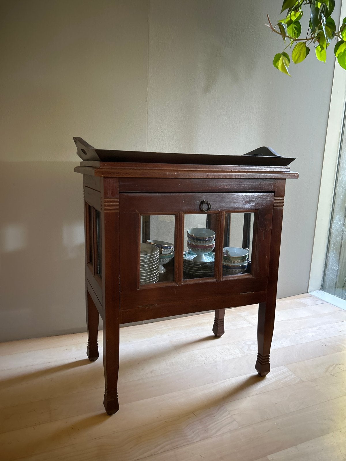 Theekastje met dienblad 60x40x70h, Ophalen