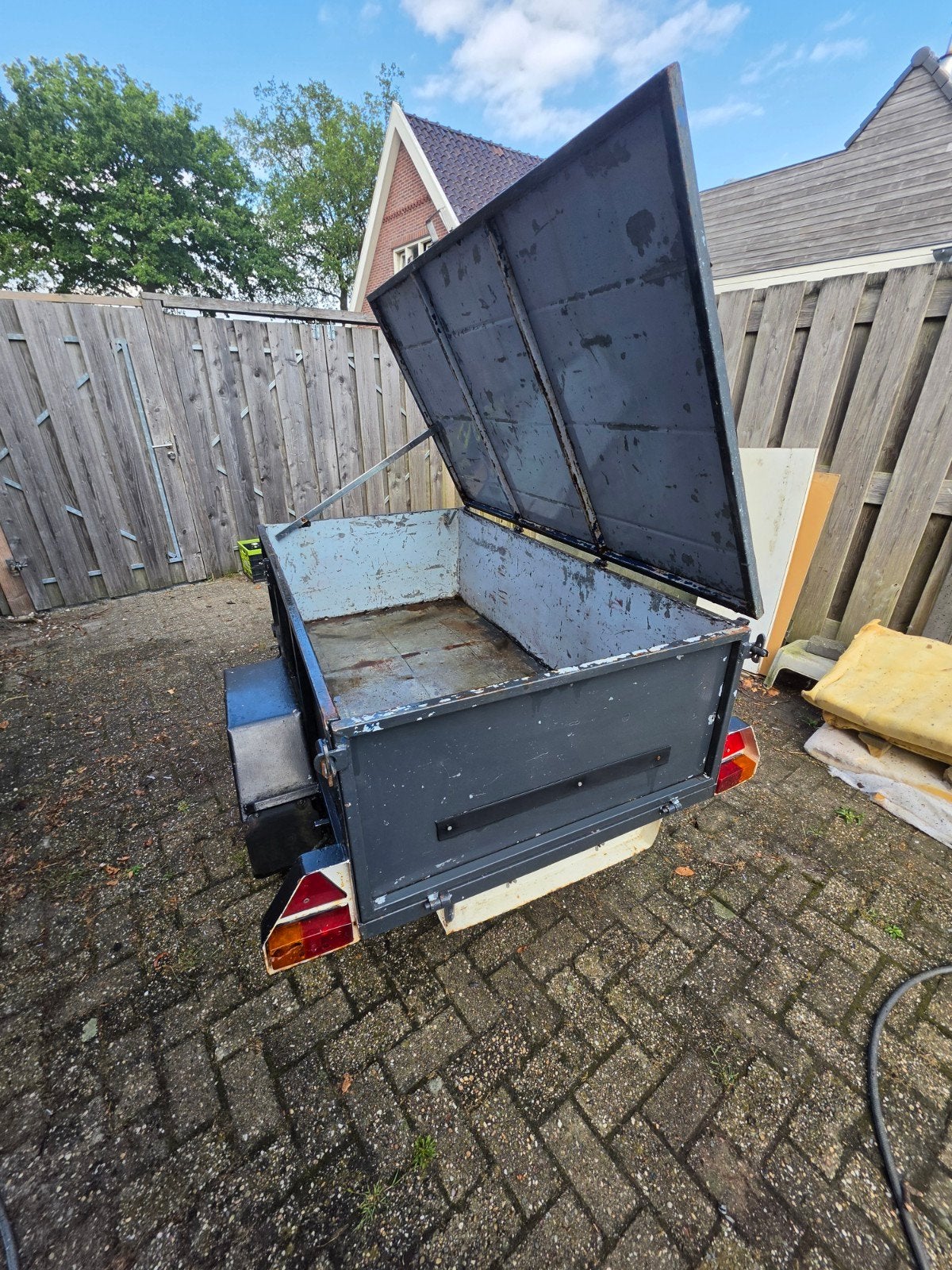 Compacte aanhangwagen met deksel, Ophalen, Gebruikt