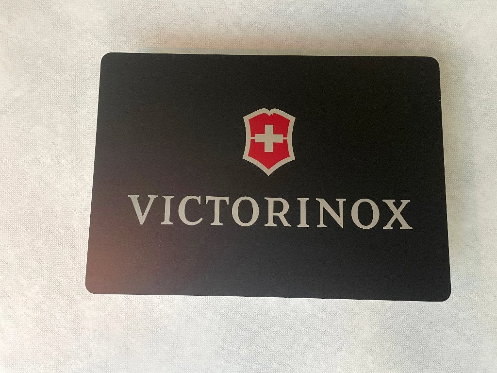 Reclamebord Victorinox zakmes glans logo, aluminium, 40x57cm, Ophalen of Verzenden, Nieuw, Reclamebord